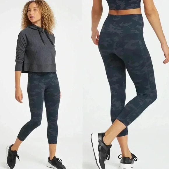 SPANX Pants - Spanx Look at Me Now Seamless Cropped Leggings Camo Size XL